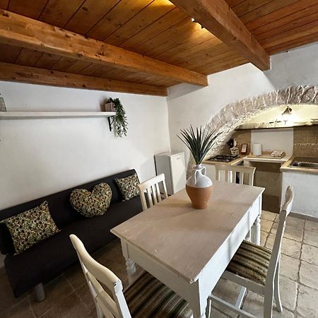 La 9 Guest House أوستوني المظهر الخارجي الصورة